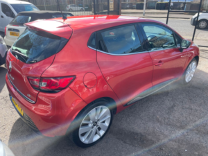 2016 Renault Clio 1.5 Dci Dynamique S Nav Hatchback 5dr Diesel Manual Euro 6 (s/s) (90 Ps) in Red — image 4