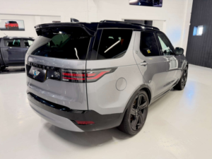 2021 Land Rover Discovery 3.0 D300 Mhev R-Dynamic Hse SUV 5dr Diesel Auto 4WD Euro 6 (s/s) (300 Ps) in Grey — image 2