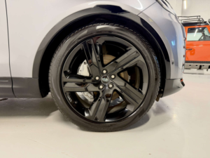 2021 Land Rover Discovery 3.0 D300 Mhev R-Dynamic Hse SUV 5dr Diesel Auto 4WD Euro 6 (s/s) (300 Ps) in Grey — image 4