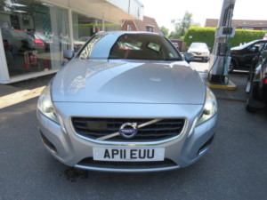 2011 Volvo V60 2.4 D5 Se Lux Geartronic Euro 5 5dr in Silver — image 2
