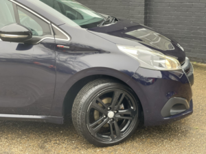 2016 Peugeot 208 1.2 Puretech Gt Line in Blue — image 5