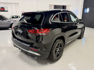 2022 Mercedes-Benz Gla 2.0 Gla220d Amg Line (executive) SUV 5dr Diesel 8g-Dct 4matic Euro 6 (s/s) (190 Ps) in Black — image 2