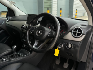 2017 Mercedes-Benz B Class 1.5 B180d Se Euro 6 (s/s) 5dr in Blue — image 2