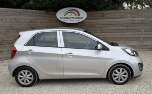 2014 Kia Picanto 1.3 2 in Silver — image 2