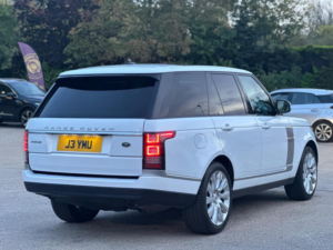 2015 Land Rover Range Rover 3.0 Td V6 Vogue Auto 4WD Euro 6 (s/s) 5dr in White — image 3