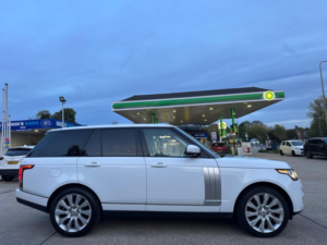 2015 Land Rover Range Rover 3.0 Td V6 Vogue Auto 4WD Euro 6 (s/s) 5dr in White — image 5