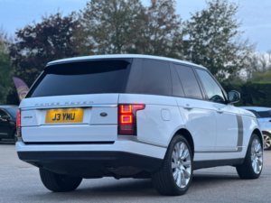 2015 Land Rover Range Rover 3.0 Td V6 Vogue Auto 4WD Euro 6 (s/s) 5dr in White — image 6