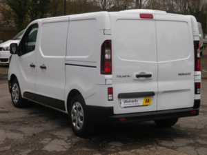 2023 Renault Trafic 2.0 Sl28 Blue Dci 130 Business+ Panel Van My22 in White — image 5