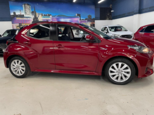 2021 Toyota Yaris 1.5 Vvt-H Icon E-CVT Euro 6 (s/s) 5dr in Red — image 2