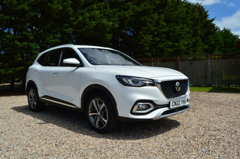 2022 MG Hs 1.5 T-Gdi Exclusive in White — image 1