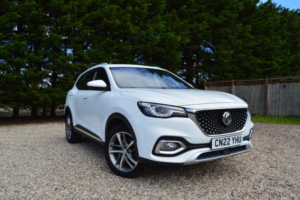 2022 MG Hs 1.5 T-Gdi Exclusive in White — image 3