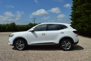 2022 MG Hs 1.5 T-Gdi Exclusive in White — image 6