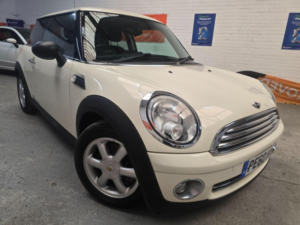 2010 MINI Hatch 1.6 One Euro 5 3dr in White — image 2