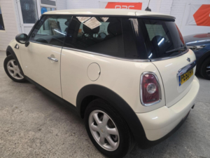 2010 MINI Hatch 1.6 One Euro 5 3dr in White — image 6