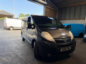 2011 Vauxhall Vivaro 2.0 Cdti Sportive Fwd L1 4dr in Black — image 2