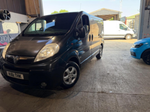 2011 Vauxhall Vivaro 2.0 Cdti Sportive Fwd L1 4dr in Black — image 3