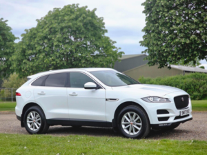 2017 Jaguar F-Pace 2.0 D180 Prestige Auto AWD Euro 6 (s/s) 5dr in White — image 2