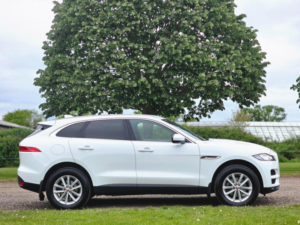 2017 Jaguar F-Pace 2.0 D180 Prestige Auto AWD Euro 6 (s/s) 5dr in White — image 3