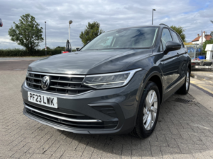 2023 Volkswagen Tiguan 1.5 Tsi Life in Grey — image 3
