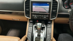 2014 Porsche Cayenne 3.0 Td V6 Platinum Edition Tiptronics 4WD Euro 6 (s/s) 5dr in Black — image 4