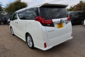 2015 Toyota Alphard 30 Series 2.5 S 7 Seats in White — image 4