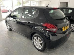 2017 Peugeot 208 1.2 Puretech Active in Black — image 4