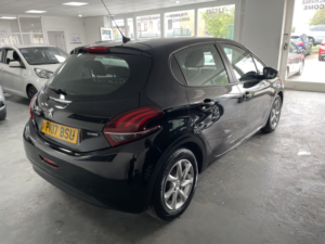 2017 Peugeot 208 1.2 Puretech Active in Black — image 6
