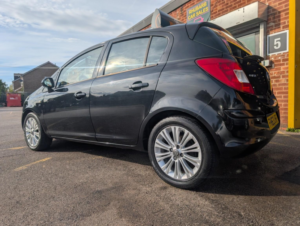 2014 Vauxhall Corsa 1.2 16v Se in Black — image 3