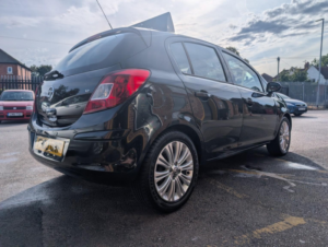 2014 Vauxhall Corsa 1.2 16v Se in Black — image 4