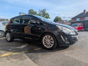 2014 Vauxhall Corsa 1.2 16v Se in Black — image 5