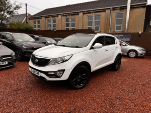2014 Kia Sportage 1.7 Crdi Ecodynamics 2 2WD Euro 5 (s/s) 5dr in White — image 3
