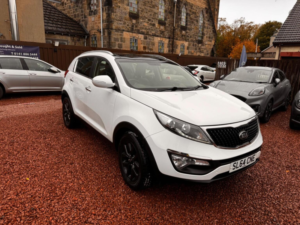 2014 Kia Sportage 1.7 Crdi Ecodynamics 2 2WD Euro 5 (s/s) 5dr in White — image 4