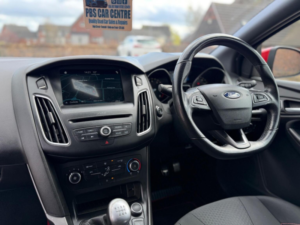 2018 Ford Focus 1.0t Ecoboost St-Line Euro 6 (s/s) 5dr in Red — image 4