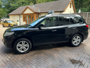 2010 Hyundai Santa Fe 2.2 Crdi Premium Auto 4x4 7 Seater in Black — image 4