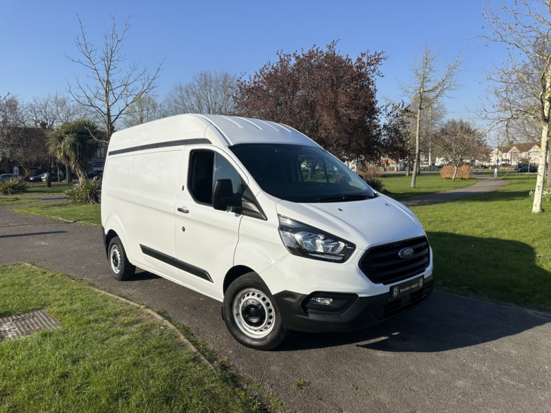 2022 Ford Transit Custom 2.0 Transit Custom Leader Van 320 L2 2.0l Ecoblue 130ps Fwd 6 Speed Manual in White — image 1