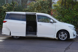 2012 Nissan Elgrand 2.5 Highway Star 5dr 7 Seats in White — image 3