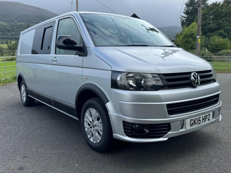 2015 Volkswagen Transporter 2.0 Tdi T30 Highline Kombi 5dr Diesel in Silver — image 1