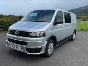 2015 Volkswagen Transporter 2.0 Tdi T30 Highline Kombi 5dr Diesel in Silver — image 3