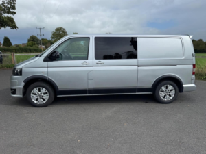 2015 Volkswagen Transporter 2.0 Tdi T30 Highline Kombi 5dr Diesel in Silver — image 4