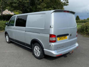 2015 Volkswagen Transporter 2.0 Tdi T30 Highline Kombi 5dr Diesel in Silver — image 5
