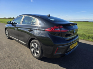 2018 Hyundai Ioniq 1.6 H-Gdi Premium Dct Euro 6 (s/s) 5dr in Black — image 3