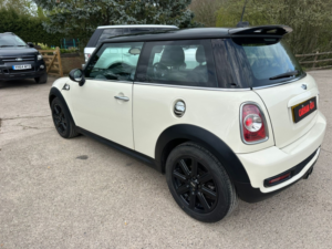 2012 MINI Hatch 1.6 Cooper S Hatch in White — image 3