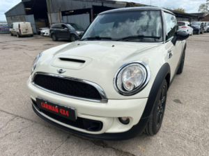 2012 MINI Hatch 1.6 Cooper S Hatch in White — image 6