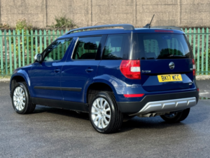 2017 Skoda Yeti 2.0 Tdi Se 4x4 in Blue — image 2