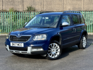 2017 Skoda Yeti 2.0 Tdi Se 4x4 in Blue — image 3