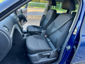 2017 Skoda Yeti 2.0 Tdi Se 4x4 in Blue — image 6