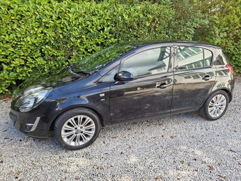 2014 Vauxhall Corsa 1.2 16v Se in Black — image 1