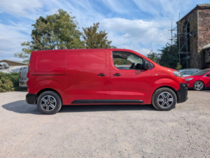 2017 Peugeot Expert 1.6 Bluehdi 1000 Professional Standard Panel Van Mwb Euro 6 (s/s) 6dr in Red — image 2