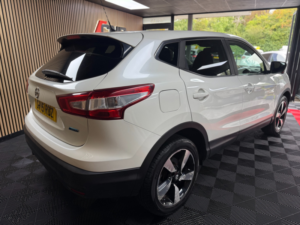 2015 Nissan Qashqai 1.5 Dci N-Tec SUV 5dr Diesel Manual 2WD Euro 6 (s/s) (110 Ps) in White — image 3