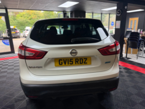 2015 Nissan Qashqai 1.5 Dci N-Tec SUV 5dr Diesel Manual 2WD Euro 6 (s/s) (110 Ps) in White — image 4